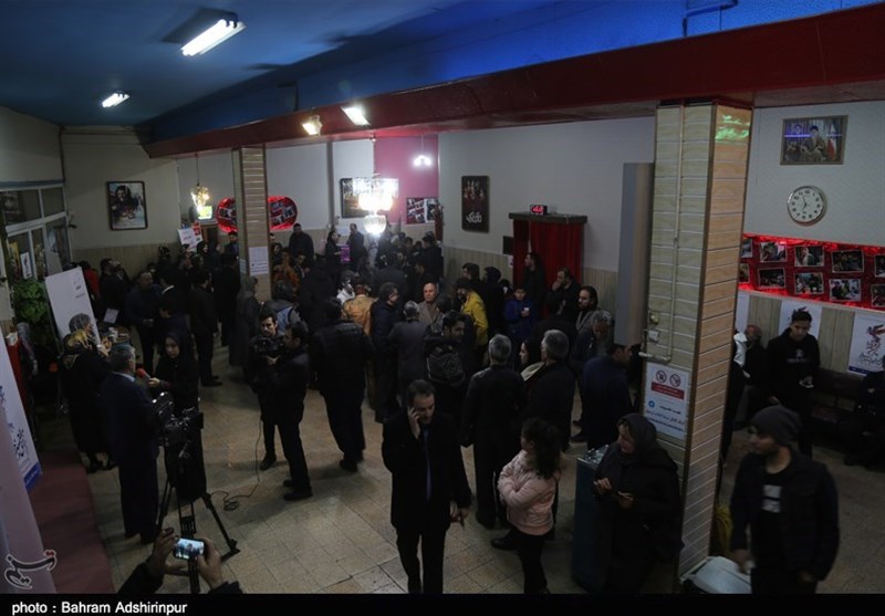 حضور مردم در سی و هفتمین جشنواره فجر – سینما انقلاب اردبیل 