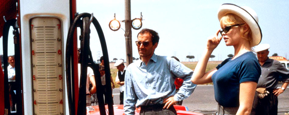 ژان لوک گدار در سرصحنه فیلم تحقیر
